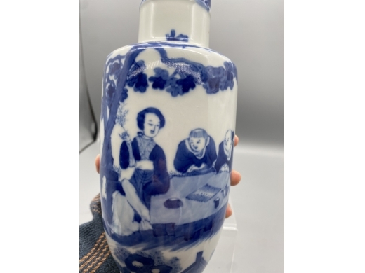 青花人物棒槌瓶