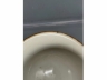 剔地粉彩皮球花纹茶碗