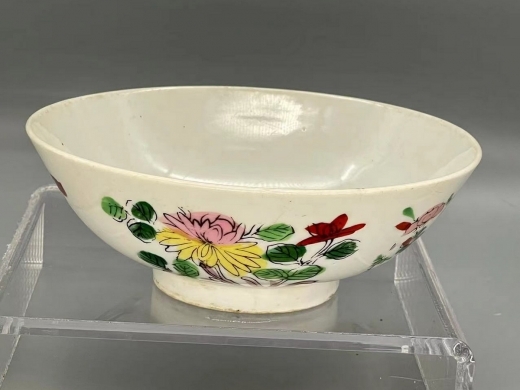 粉彩四季花卉纹大碗