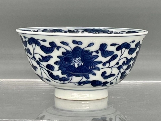 青花缠枝宝相花茶碗