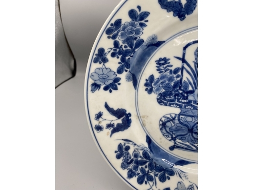 青花花篮纹折沿盘