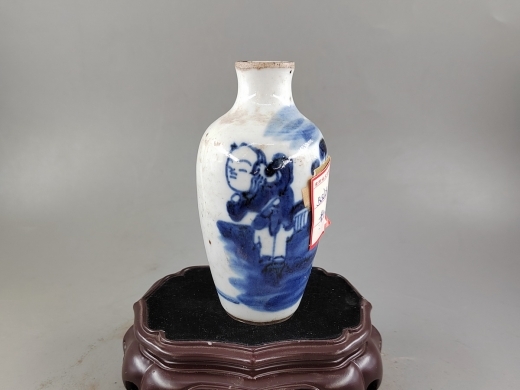 青花人物小瓶