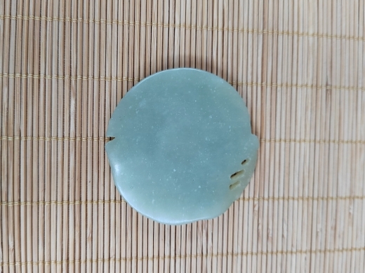 青玉梅花笔舔