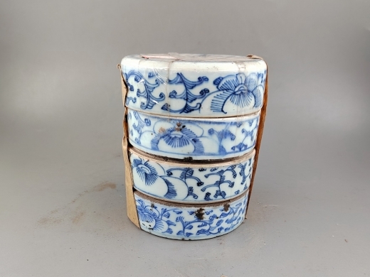 青花花卉套盒