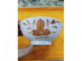 清代矾红花卉碗