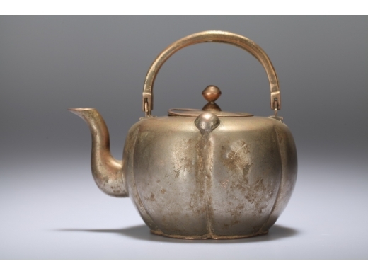铜瓜棱茶壶