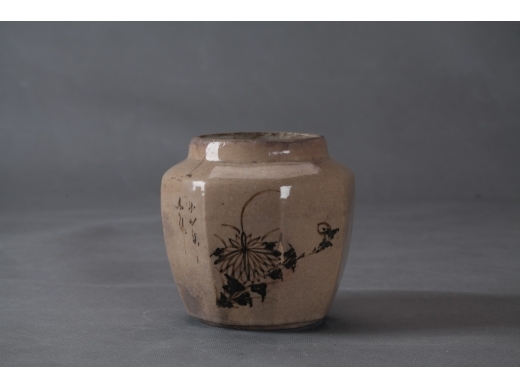 褐釉花卉纹八角罐
