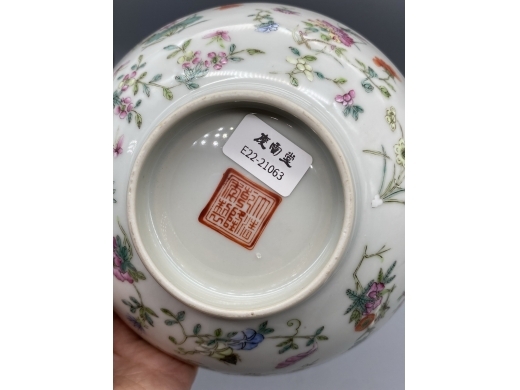 粉彩四季花卉纹碗
