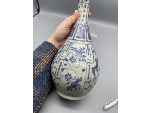 青花花卉海兽纹胆瓶