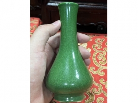 朗窑绿釉荸荠瓶
