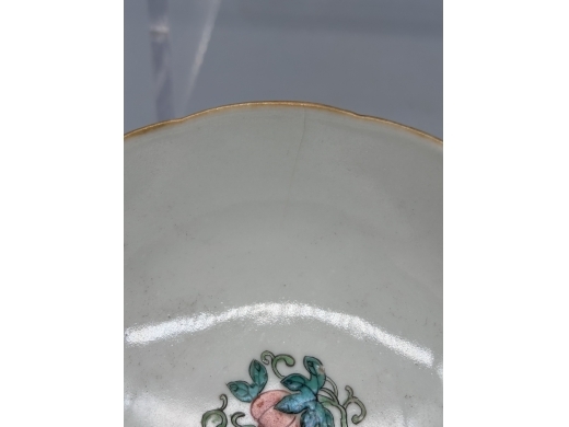 粉彩瓜瓞绵绵纹花口碗