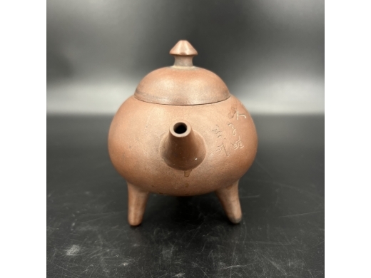 紫砂三足诗文壶