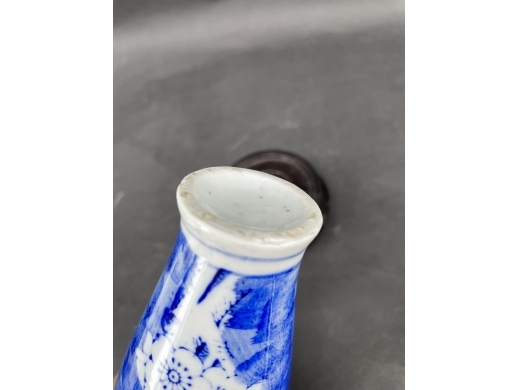 青花冰梅观音瓶