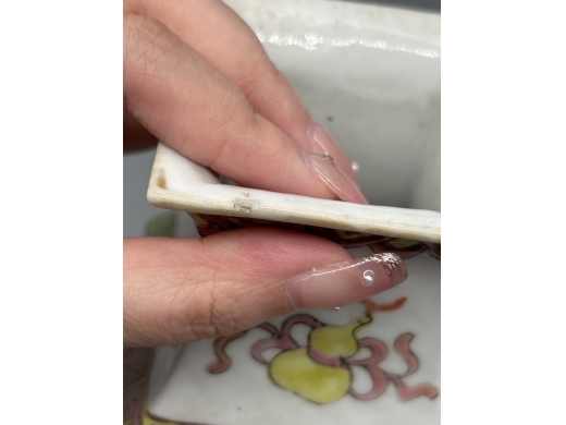 粉彩博古纹四方瓶