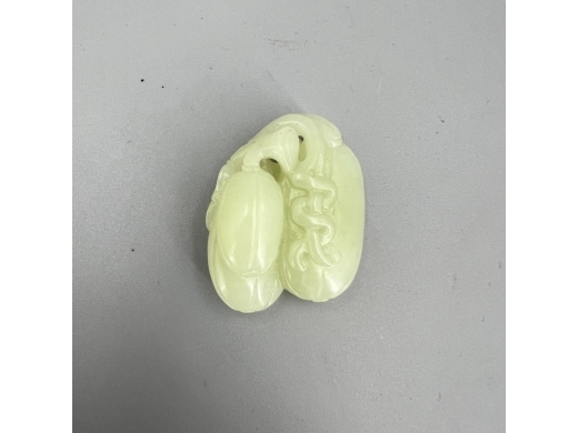 玉雕瓜蝶形挂件