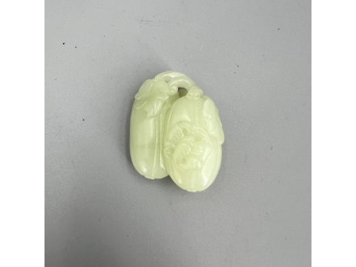 玉雕瓜蝶形挂件