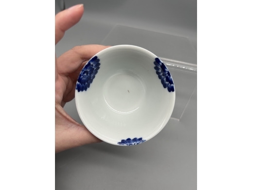 青花团菊纹茶盏