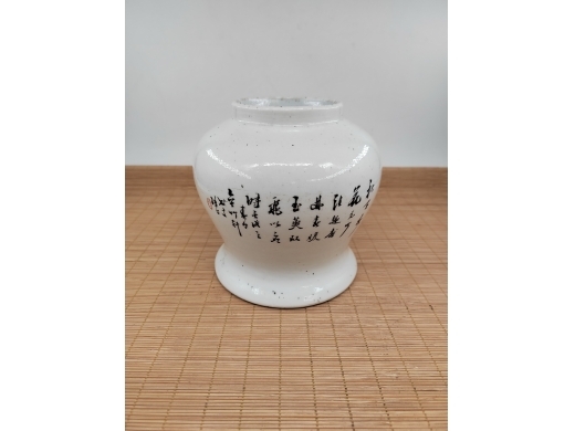 粉彩花鸟收腰罐