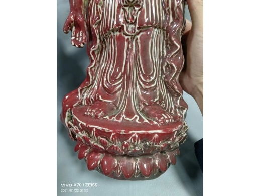 清代季红瓷佛像
