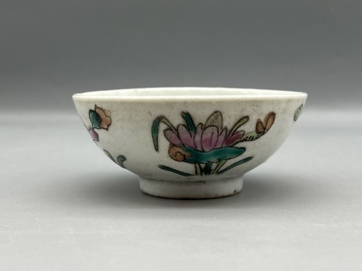 粉彩花卉碗