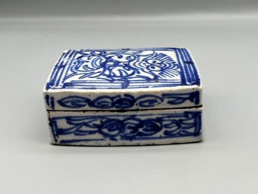 青花花卉印泥盒
