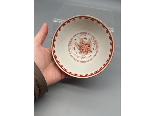 矾红描金福寿纹盖碗
