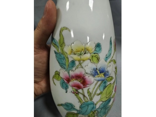 慎德堂制款粉彩花鸟瓶