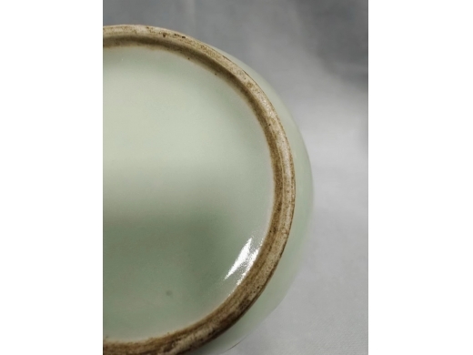 豆青釉暗刻茶叶罐