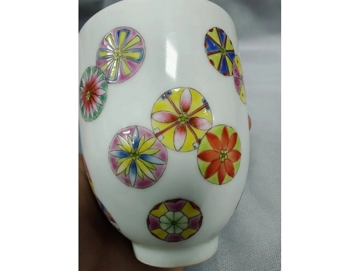 大清光绪年制款粉彩皮球花杯