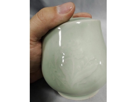 豆青釉暗刻茶叶罐