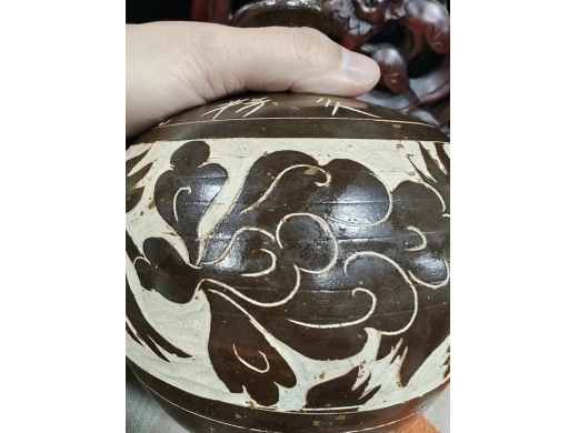 磁州窑提花嘟噜瓶