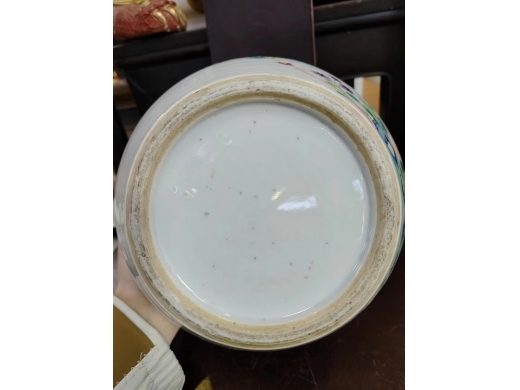粉彩花卉纹卷缸
