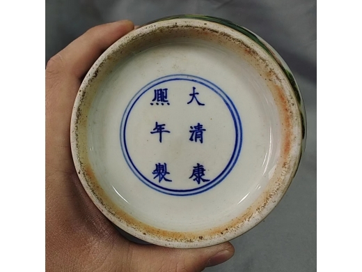 大清康熙年制款五彩人物蒜头瓶