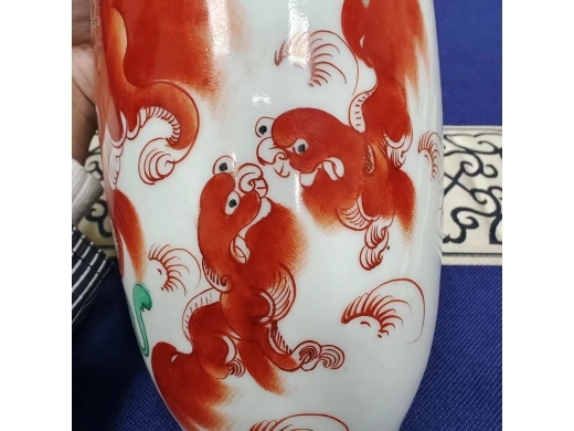 同治年制款狮子瓶