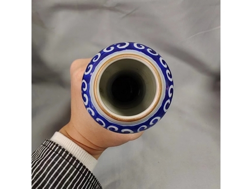 大清康熙年制款五彩人物蒜头瓶
