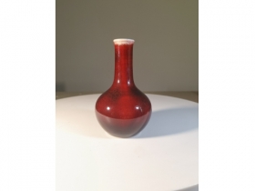 　　祭红釉小天球瓶