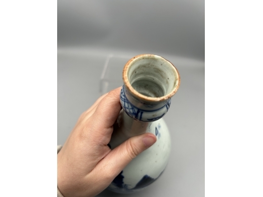 青花山水纹胆瓶