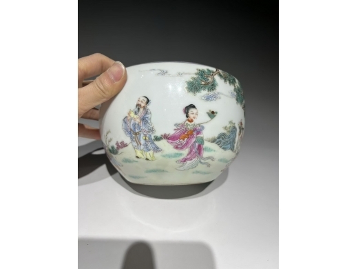 粉彩八仙纹卷缸