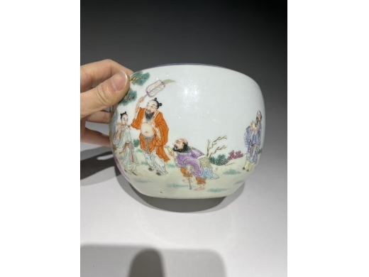 粉彩八仙纹卷缸