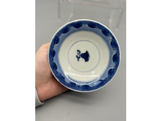 青花花卉纹盖碗