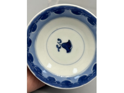 青花花卉纹盖碗