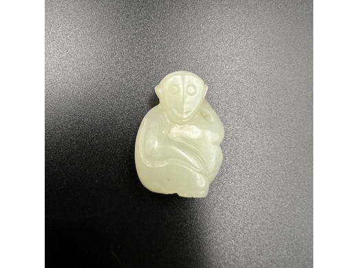 玉雕猴形挂件