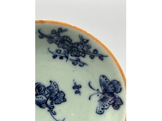 豆地青花淡描花蝶纹碟