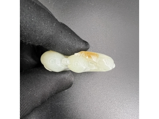 玉雕双瓜形挂件