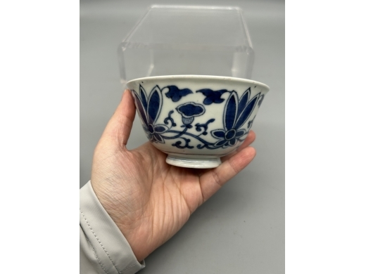 青花花卉纹盖碗