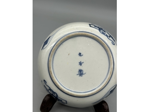 青花矾红描金山水纹碟