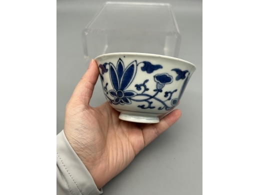 青花花卉纹盖碗
