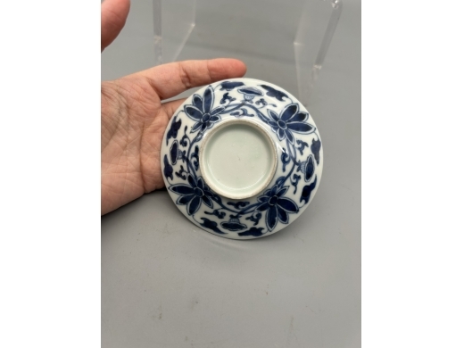 青花花卉纹盖碗