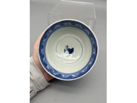 青花花卉纹盖碗