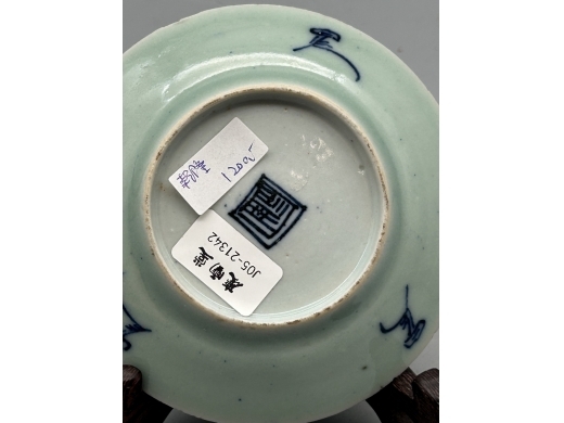 豆地青花淡描花蝶纹碟